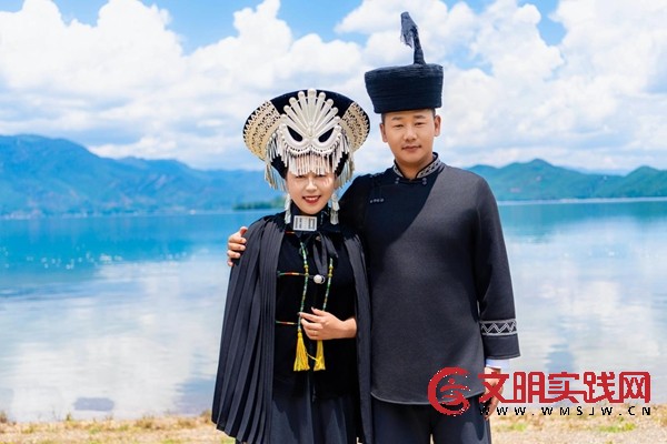 云南宁蒗：泸沽湖集体婚礼见证文明婚恋新风