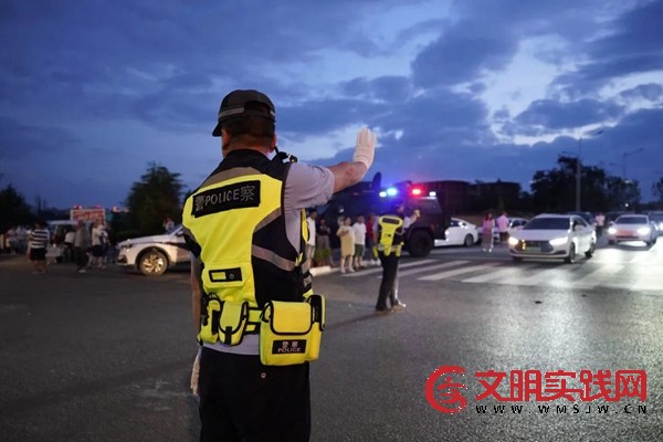 昭阳公安：“避暑警务”护航避暑旅居