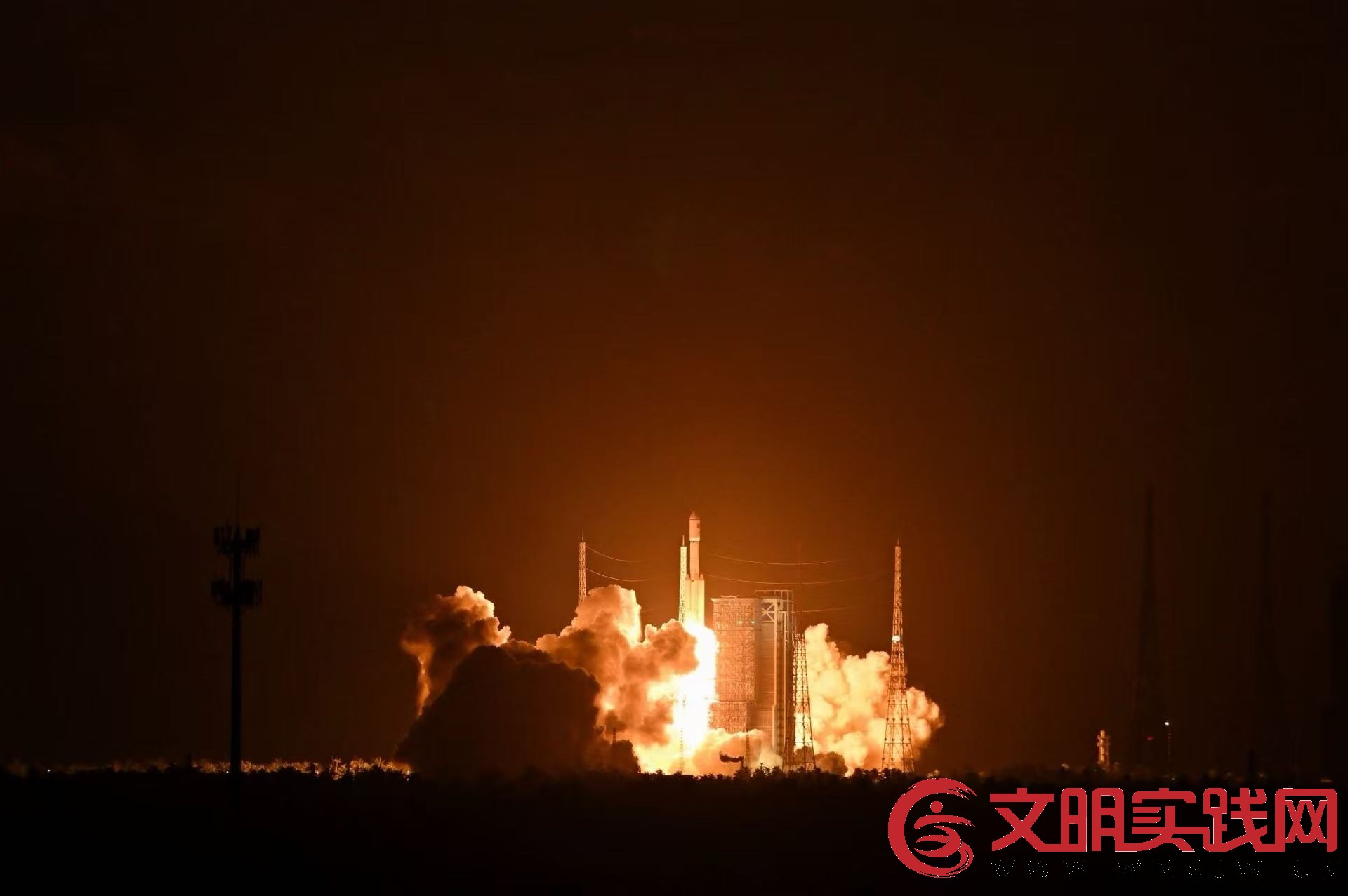 天舟九号迎曙光赴“天宫” 瑶光平台千人追“箭”