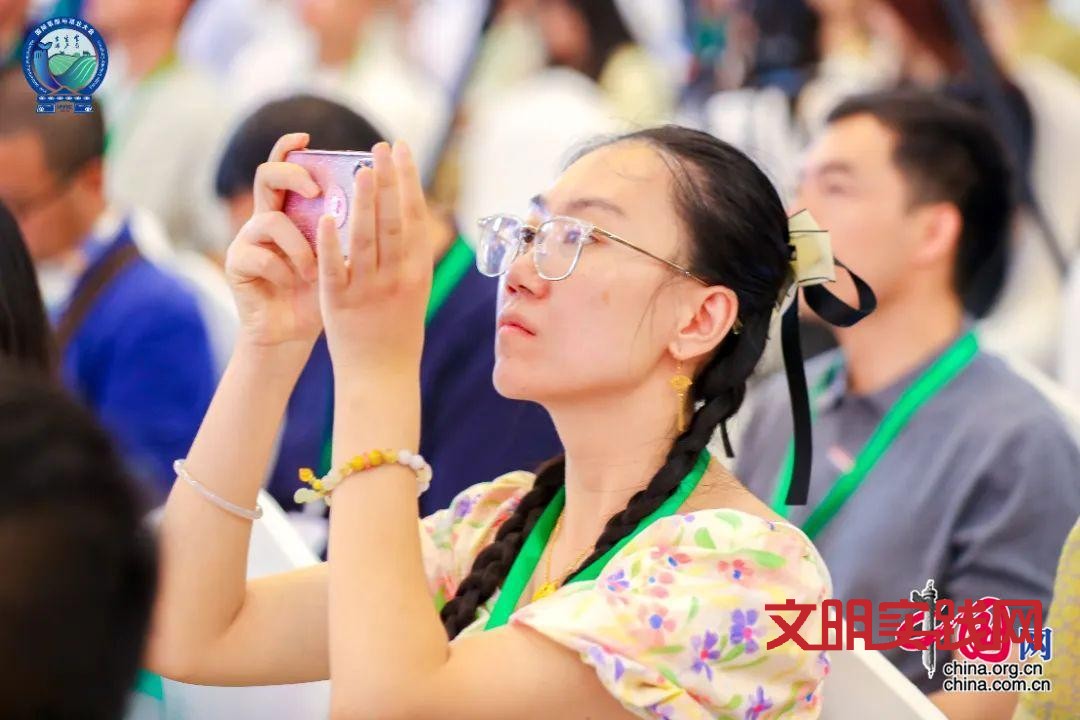 国际草原与草业大会在内蒙古呼伦贝尔成功召开