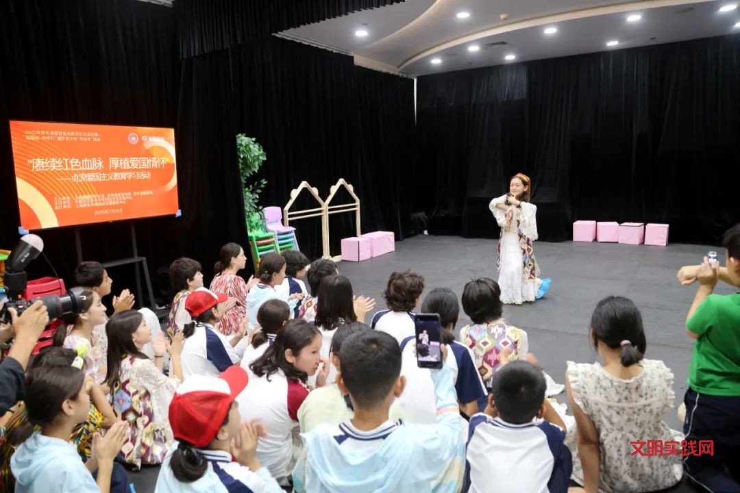 故宫探古韵 联谊筑真情