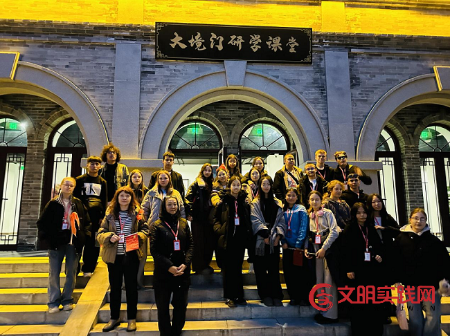 俄罗斯与蒙古国600余名青少年齐聚张家口 大境门研学共叙友谊 图片5.png