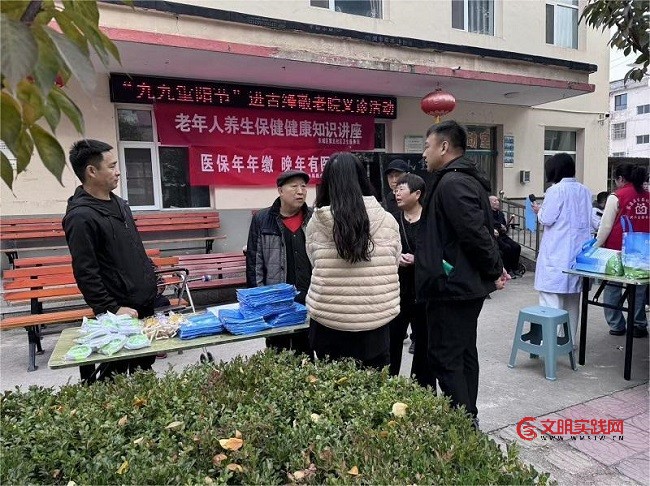 情暖重阳 医保护航——绛县医保局走进敬老院开展医保政策宣传活动 微信图片_20251030175736_32_811.jpg