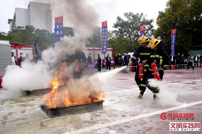 湖南:衡阳市开展社会单位“四个能力”消防技能大比武 640 (2)_副本.jpg