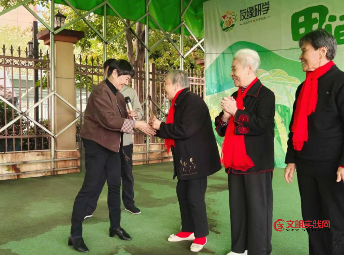 2025年湖北省老龄产业协会“敬老月”活动丰富多彩 image.png