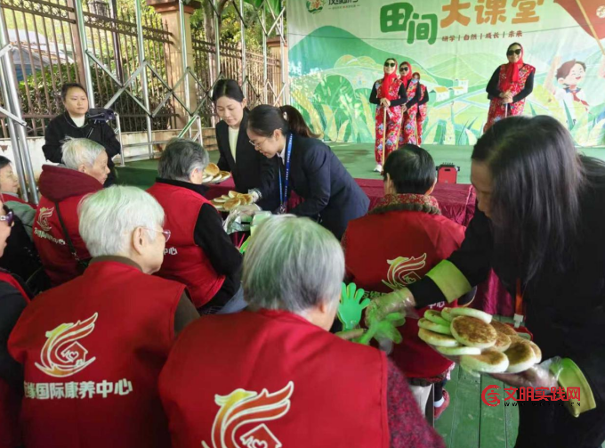 2025年湖北省老龄产业协会“敬老月”活动丰富多彩 image.png