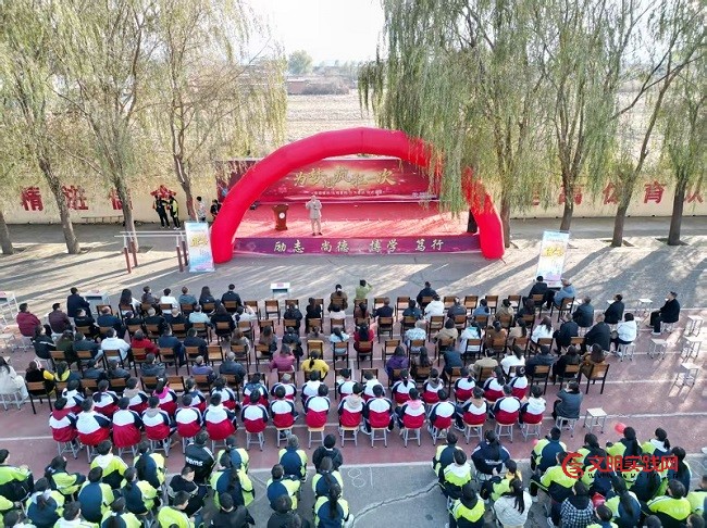 为梦想疯狂一次!灵丘四中高考励志演讲点燃学子冲刺热情 微信图片_20251103205209_49_680.jpg