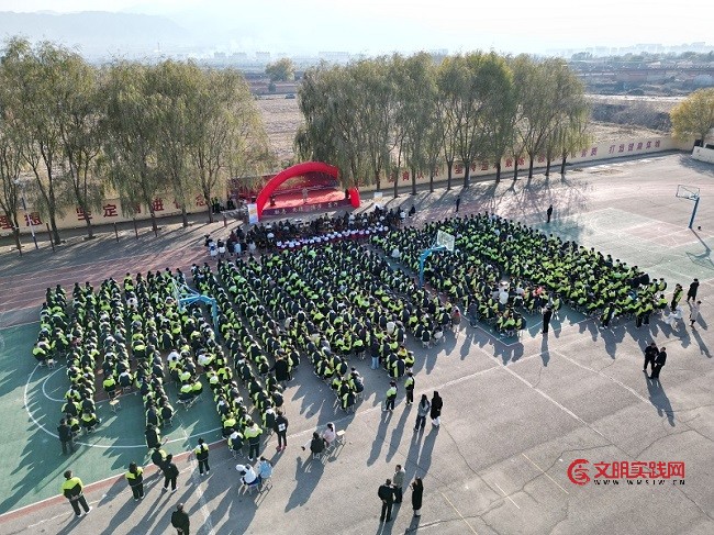 为梦想疯狂一次!灵丘四中高考励志演讲点燃学子冲刺热情 微信图片_20251103205206_45_680.jpg