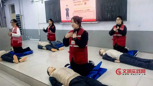 河北张家口市首个高校红十字应急救护培训基地在宣化科技职业学院正式挂牌 图片21.png