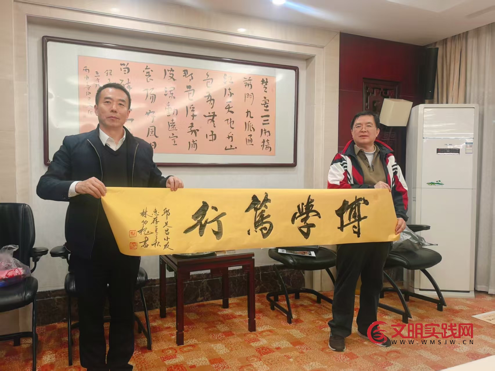 翰墨飘香颂电信 丹青溢彩写襄阳 一一襄阳电信举办书画答谢会 微信图片_20251111231314_303_86.jpg