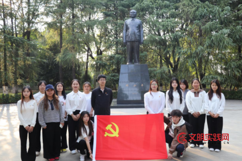 追寻伟人足迹,砥砺初心使命——数字产业学院与商学院党支部赴南昌市小平小道陈列馆开展红色研学活动 image.png