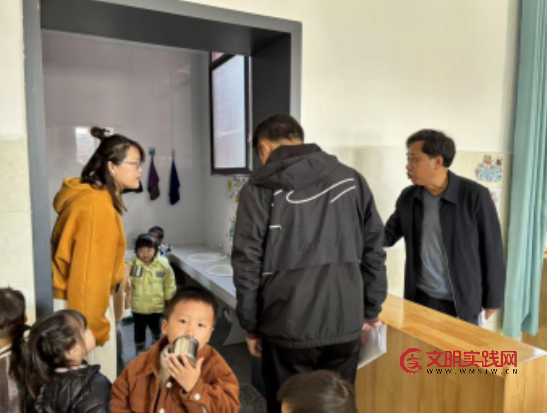 凝心聚力抓规范 视导引领促提升 ——萍乡市桐木镇中心小学莅临桐木镇丹桂幼儿园开展常规视导工作 image.png