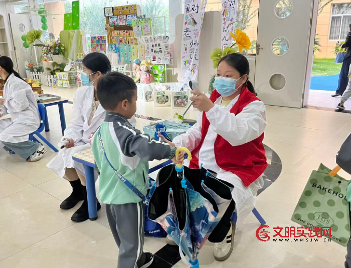 家园携手,“医”路护航 ——赣州瑞金市红井幼儿园开展家长志愿者晨检活动 image.png