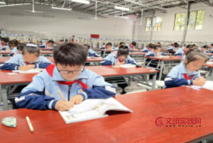 笔绘英语之美,书写少年风采——萍乡市上栗县桐木镇实验学校开展英语书写大赛 image.png