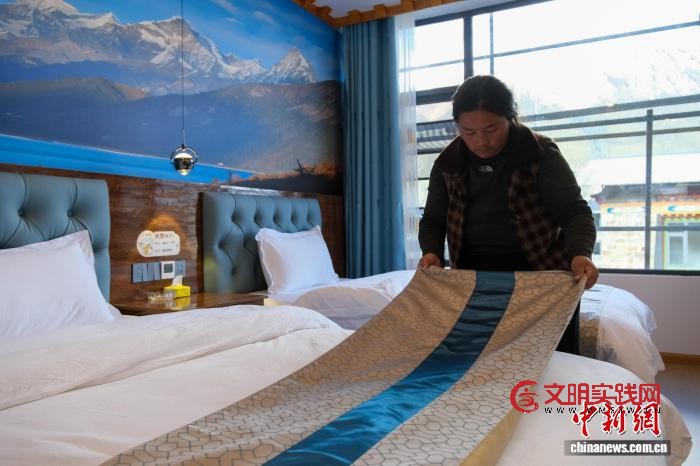 (走进中国乡村)西藏巴松措湖畔:农牧民吃香“旅游饭” (走进中国乡村)西藏巴松措湖畔:农牧民吃香“旅游饭”