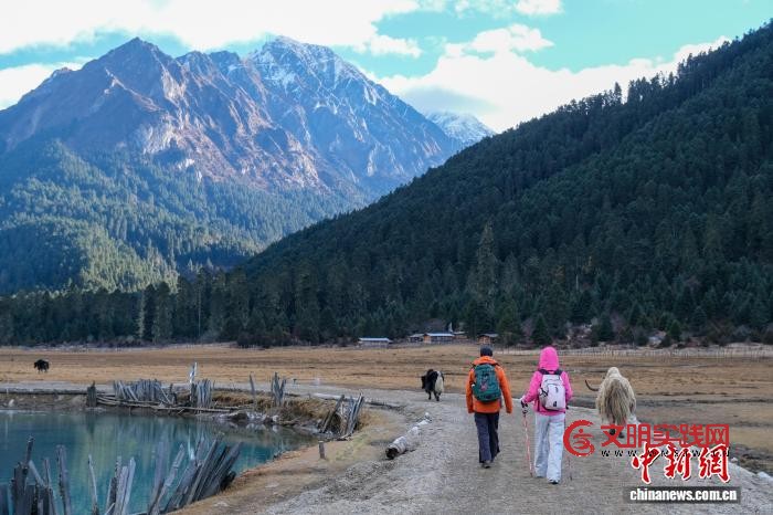 (走进中国乡村)西藏巴松措湖畔:农牧民吃香“旅游饭” (走进中国乡村)西藏巴松措湖畔:农牧民吃香“旅游饭”