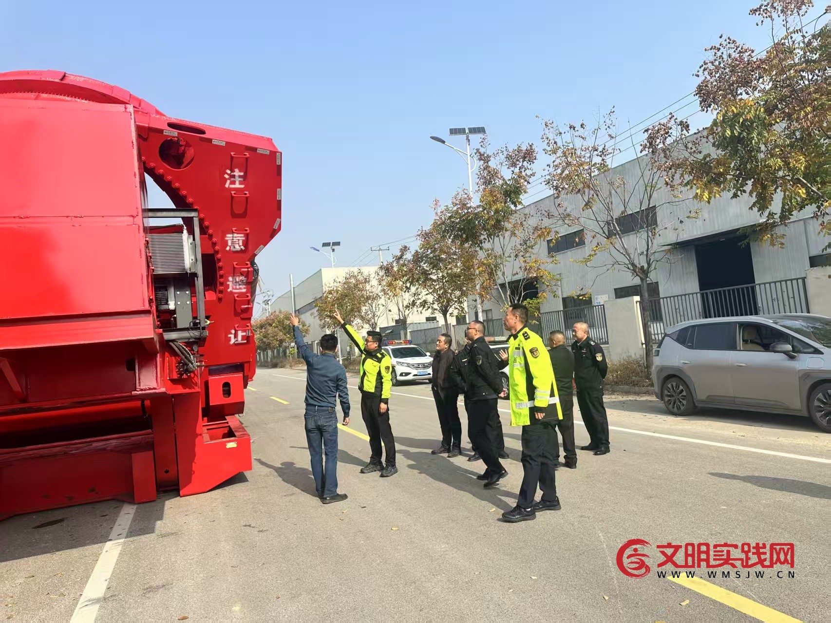 “雷锋车” 法律服务队 借 “安康杯” 东风 为大件运输企业安全“赋能” 00544be0f3d7a301598d1bfb3d68974b.jpg