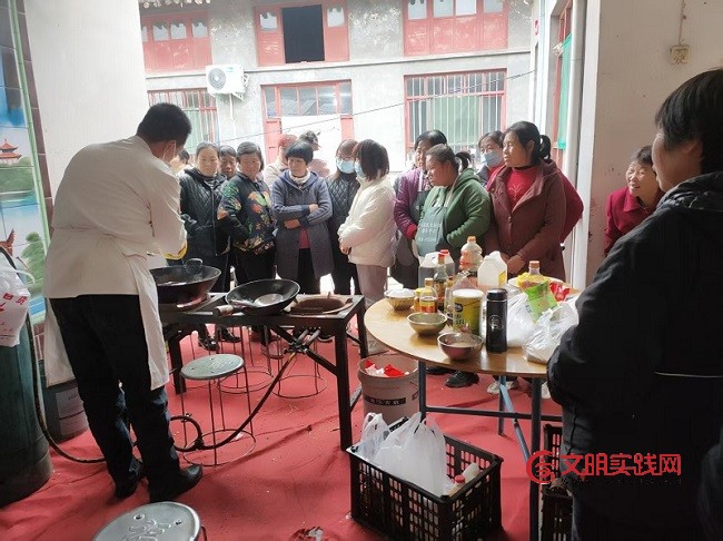 她把芳华绽放在乡土上——记山西省绛县郭家庄村妇联主席赵园园 微信图片_20251123124222_260_15.jpg