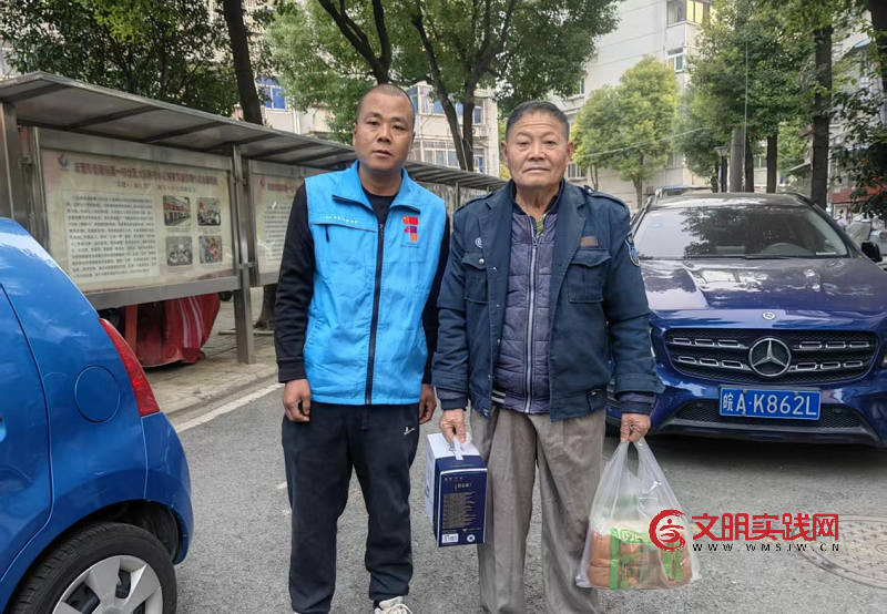 鲁商初心映瑶海 山药摊前播大爱 图片3.png