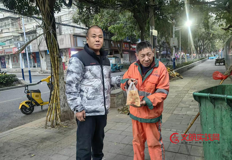 鲁商初心映瑶海 山药摊前播大爱 图片4.png