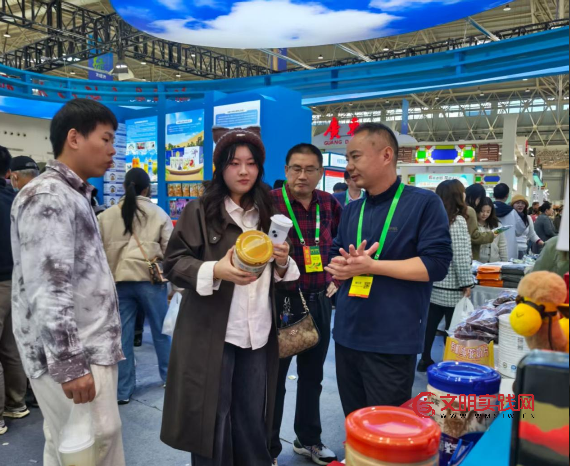 驼奶飘香,引领健康新“食”尚 ——中驼系列产品精彩亮相2025湖北农业博览会 image.png