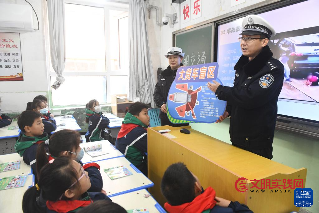 各地举行“全国交通安全日”主题活动 各地举行“全国交通安全日”主题活动