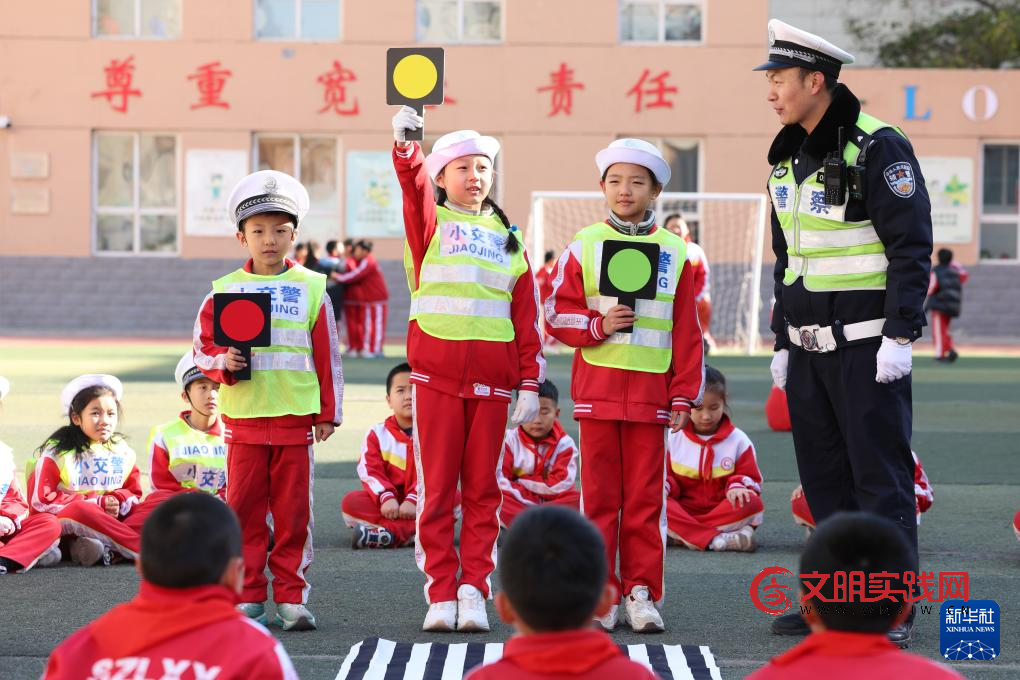 各地举行“全国交通安全日”主题活动 各地举行“全国交通安全日”主题活动