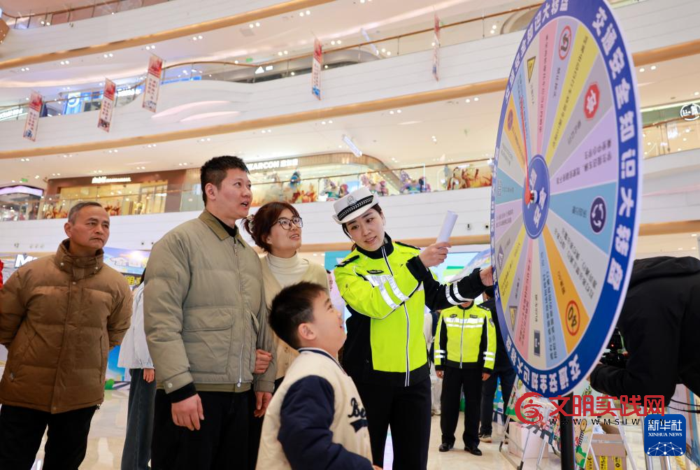 各地举行“全国交通安全日”主题活动 各地举行“全国交通安全日”主题活动