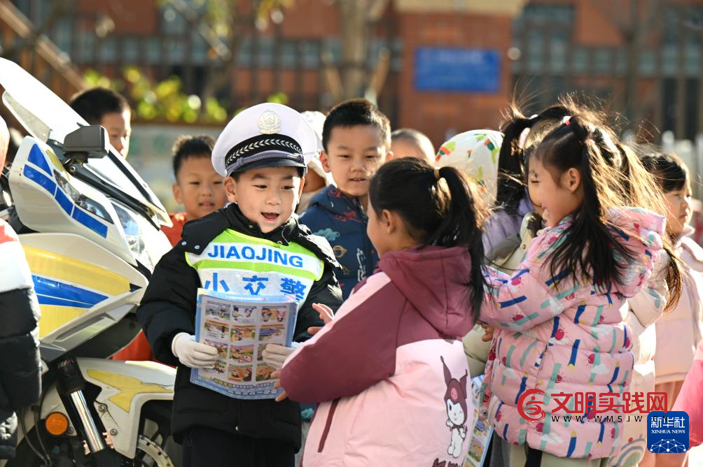 各地举行“全国交通安全日”主题活动 各地举行“全国交通安全日”主题活动