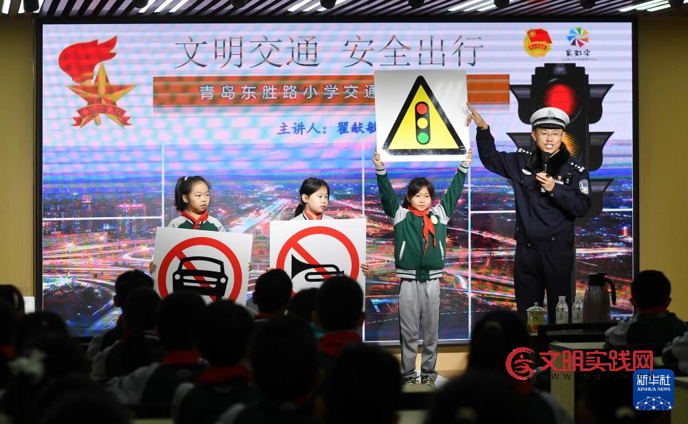 各地举行“全国交通安全日”主题活动 各地举行“全国交通安全日”主题活动