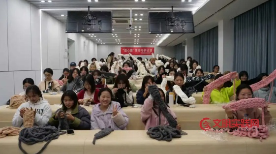 “益心赣”青春守护计划走进江服:冬日围巾手作,编织温暖与成长 image.png