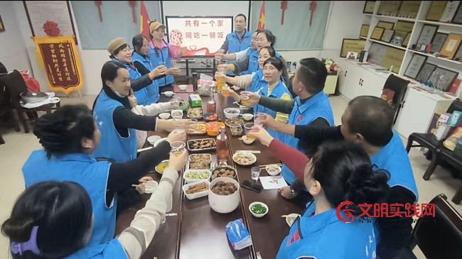 共有一个家 同吃一顿饭——瑶海区星火公益以温情团建庆国际志愿者日 微信图片_20251205180254_39_1680.jpg
