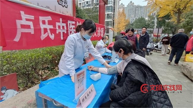 志愿暖冬护邻里 柳园社区便民服务点启幕传温情 微信图片_20251206103505_342_669.jpg