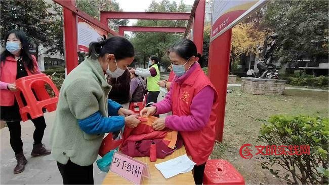 志愿暖冬护邻里 柳园社区便民服务点启幕传温情 微信图片_20251206103512_345_669.jpg