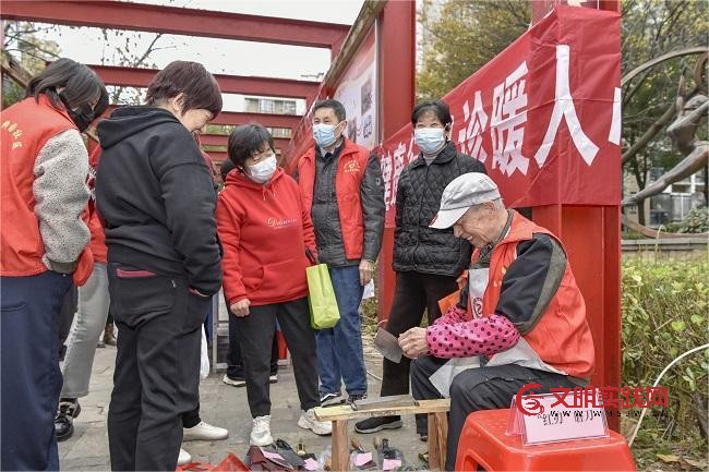 志愿暖冬护邻里 柳园社区便民服务点启幕传温情 微信图片_20251206103614_347_669.jpg