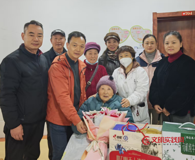 传递健康关怀 弘扬敬老美德 一一新疆中驼生物科技有限公司走进武汉社区慰问百岁老人 image.png