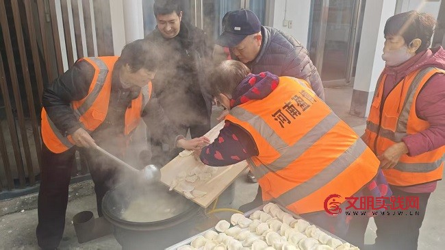 冬至团圆宴 敬老情意长