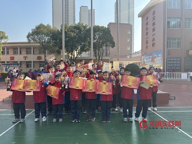 篮、足、乒三球擂鼓   临澧县一完小“德乐杯”完美谢幕