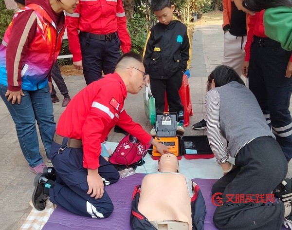 翰墨送福传安全 便民服务暖樵乐