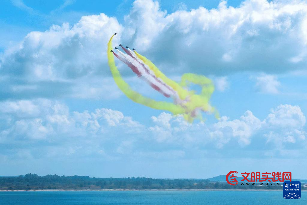 中国空军八一飞行表演队进行检验性飞行