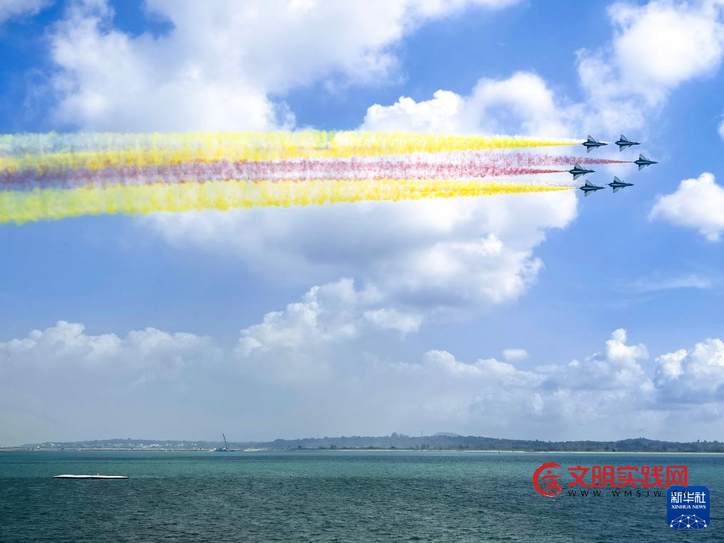 中国空军八一飞行表演队进行检验性飞行