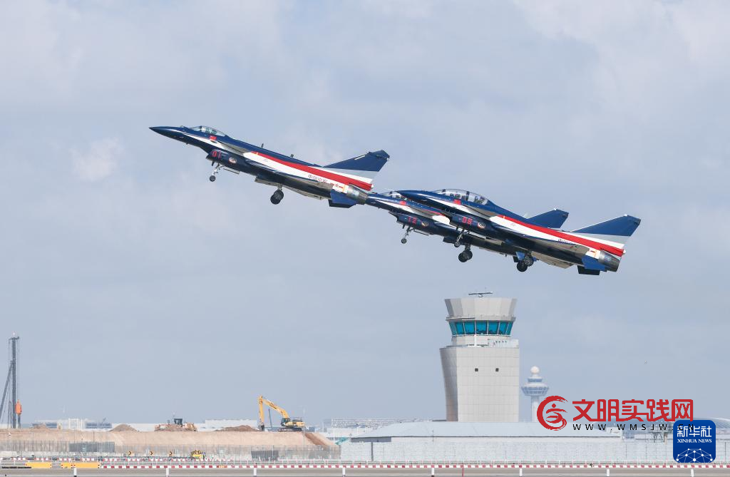 中国空军八一飞行表演队进行检验性飞行