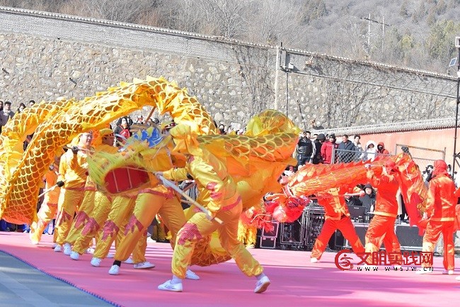 金马呈瑞福满灵丘 武魂神韵传向世界——大同灵丘觉山寺大年初一龙狮武术大拜年惊艳全球 金马呈瑞福满灵丘 武魂神韵传向世界——大同灵丘觉山寺大年初一龙狮武术大拜年惊艳全球