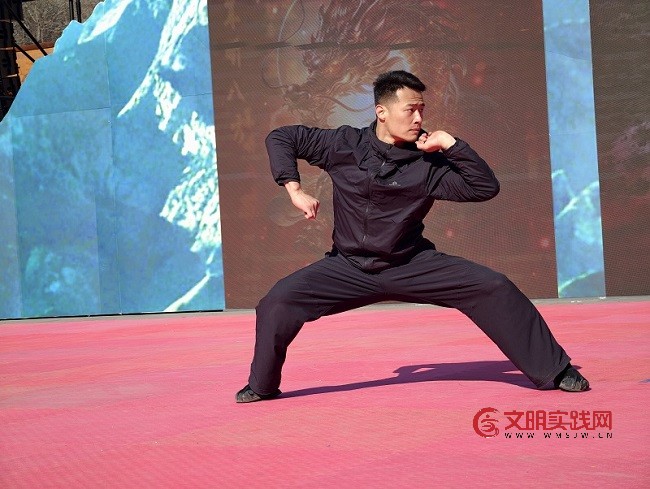 金马呈瑞福满灵丘 武魂神韵传向世界——大同灵丘觉山寺大年初一龙狮武术大拜年惊艳全球 金马呈瑞福满灵丘 武魂神韵传向世界——大同灵丘觉山寺大年初一龙狮武术大拜年惊艳全球