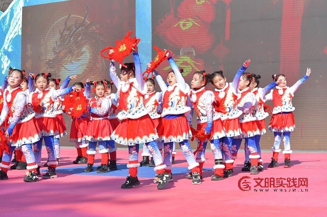 金马呈瑞福满灵丘 武魂神韵传向世界——大同灵丘觉山寺大年初一龙狮武术大拜年惊艳全球 金马呈瑞福满灵丘 武魂神韵传向世界——大同灵丘觉山寺大年初一龙狮武术大拜年惊艳全球