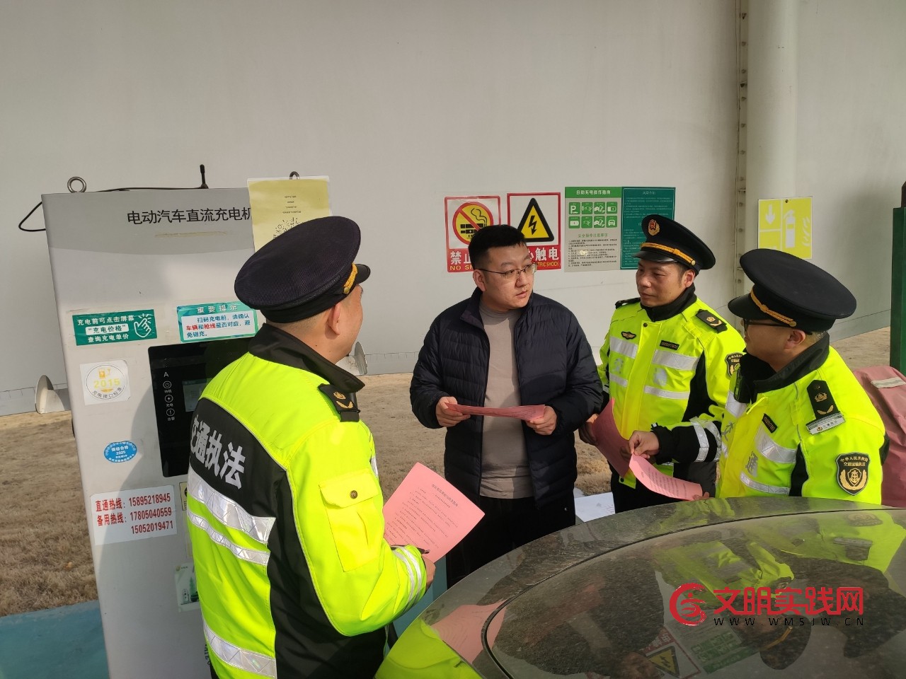 苏心春运:连徐“高速雷锋车”服务队开展 “情满旅途·暖心护航”服务活动 14de04668f2a4d2fa8255cd429b93241.jpg