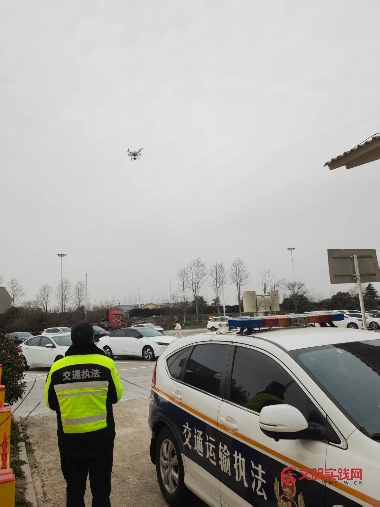 智慧执法护春运 雷锋车组暖归途——连徐第五大队以执法新模式护航群众平安出行 微信图片_20260225205457.jpg