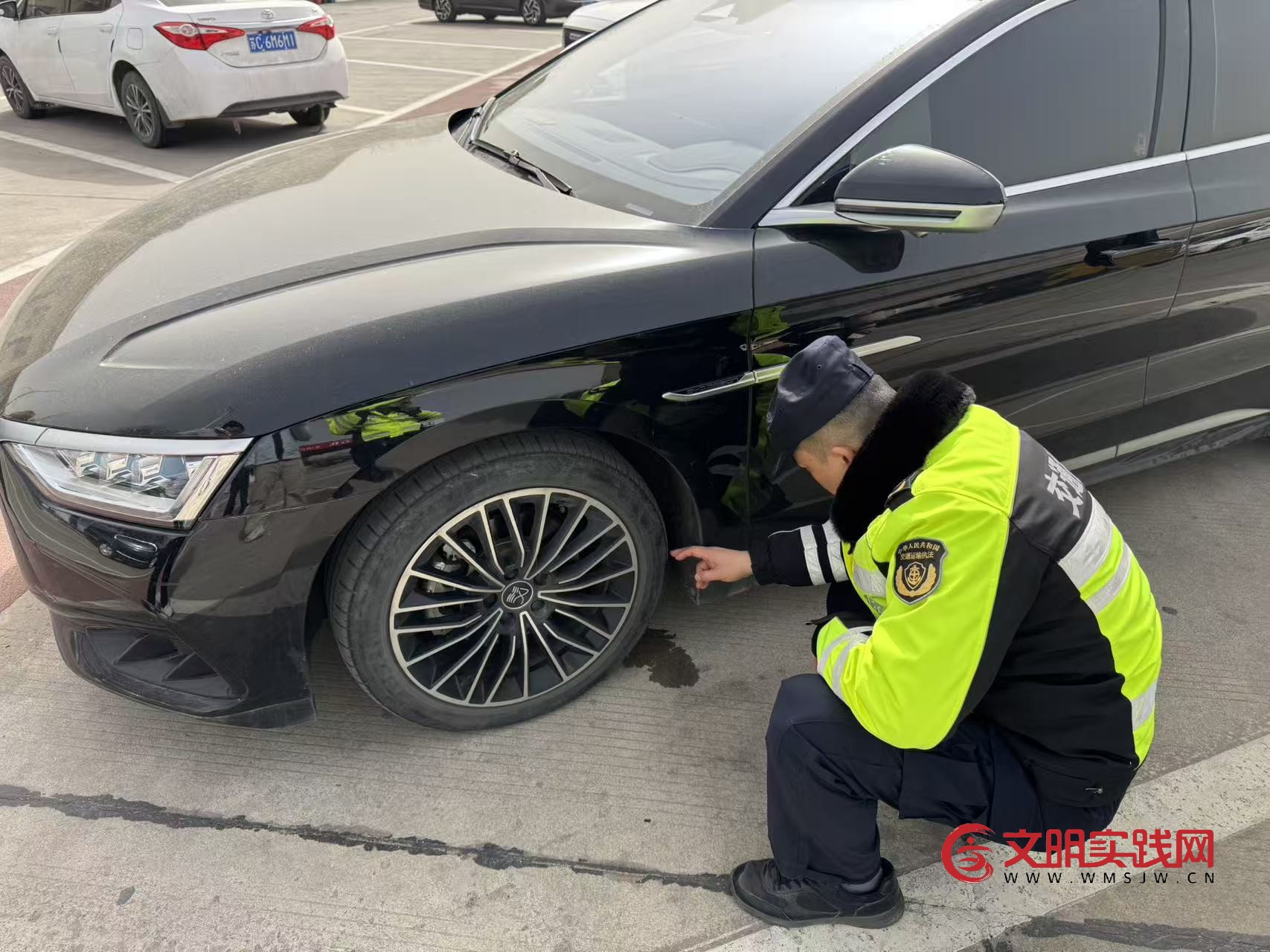 智慧执法护春运 雷锋车组暖归途——连徐第五大队以执法新模式护航群众平安出行 微信图片_20260225205453.jpg