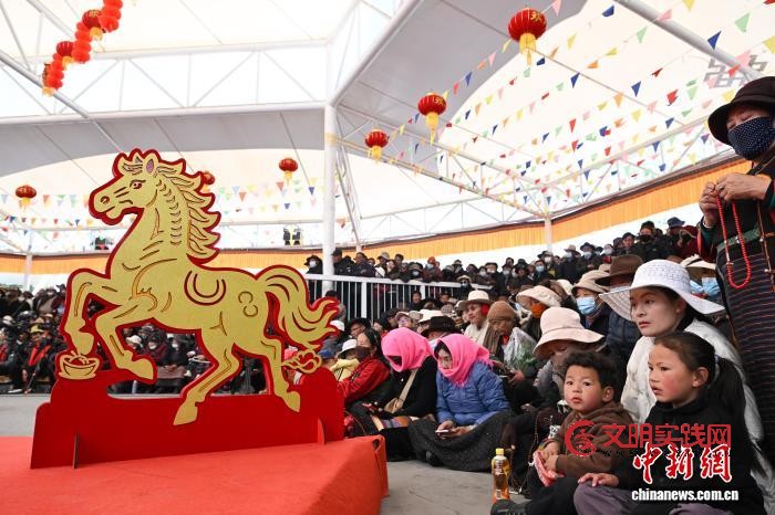 西藏：雪域欢歌迎元宵 文化惠民润人心