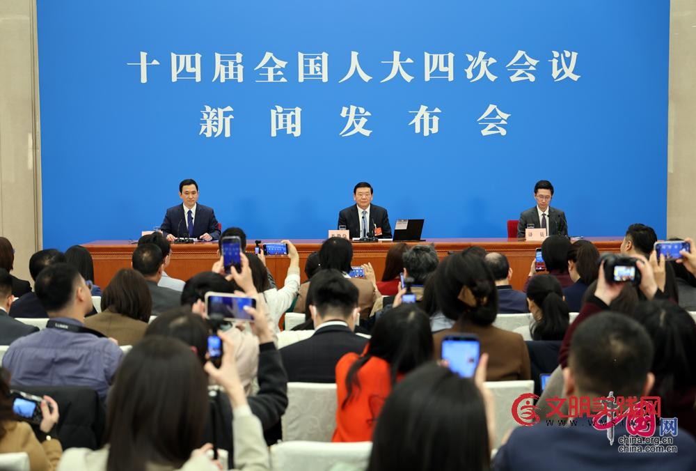 十四届全国人大四次会议举行新闻发布会 十四届全国人大四次会议举行新闻发布会